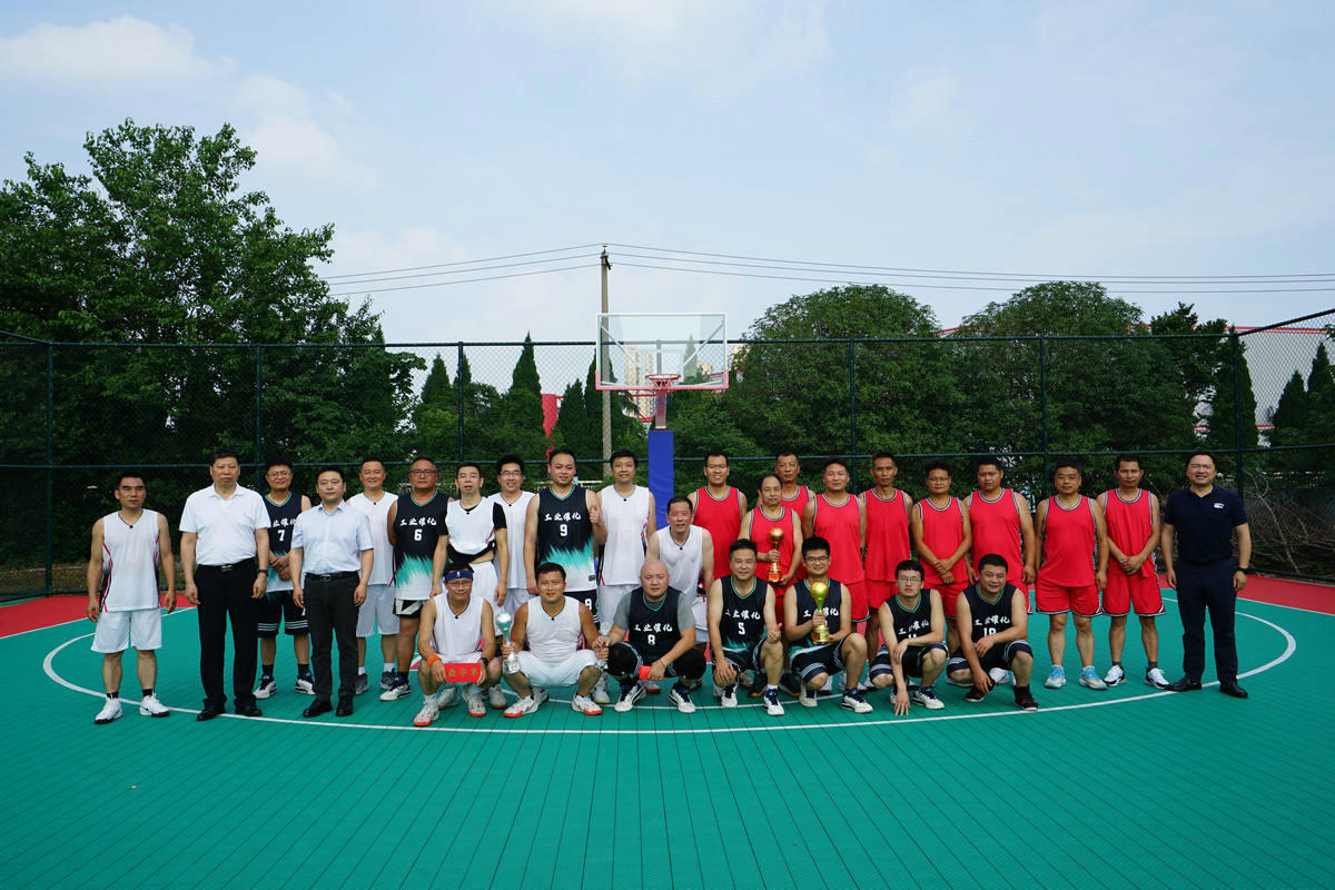 公司举办“华烁杯”职工篮球比赛；
